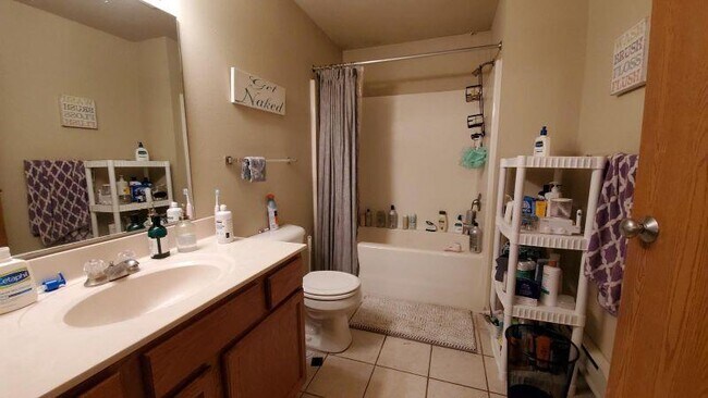 Building Photo - 524 9th St N