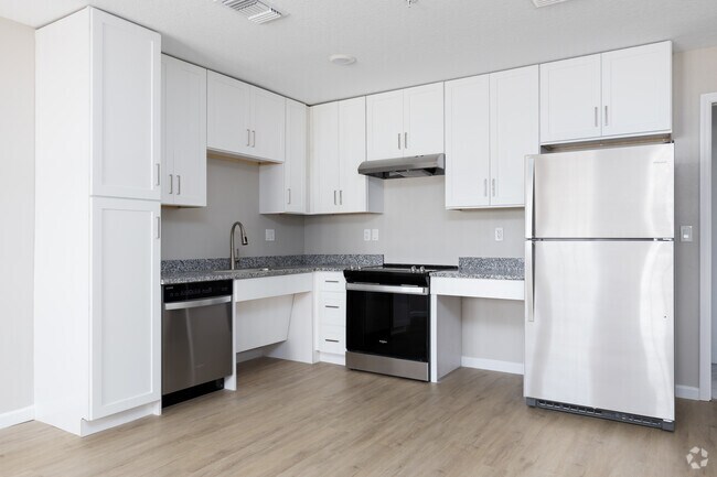1HAB, 1BA - 630SF - ADA - Royal Oak Apartments
