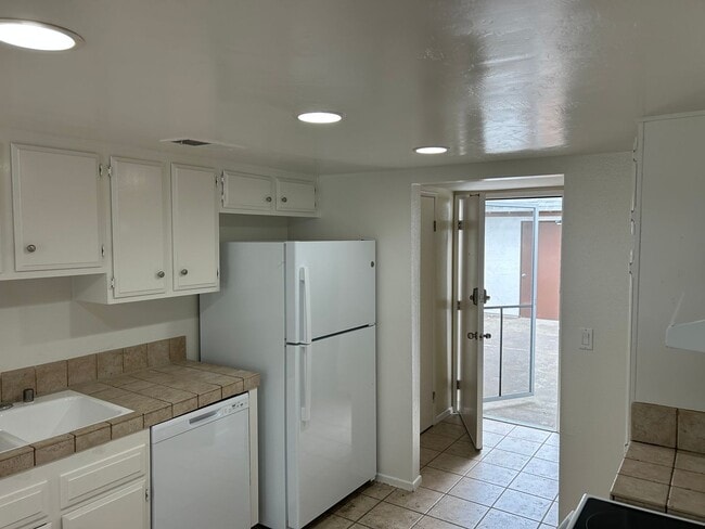 Foto del edificio - 3 Bedroom Home Near UCSD, UTC Mall, and Be...