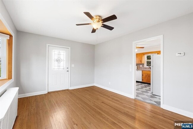 Foto del edificio - 83 Chestnut Hill Dr W