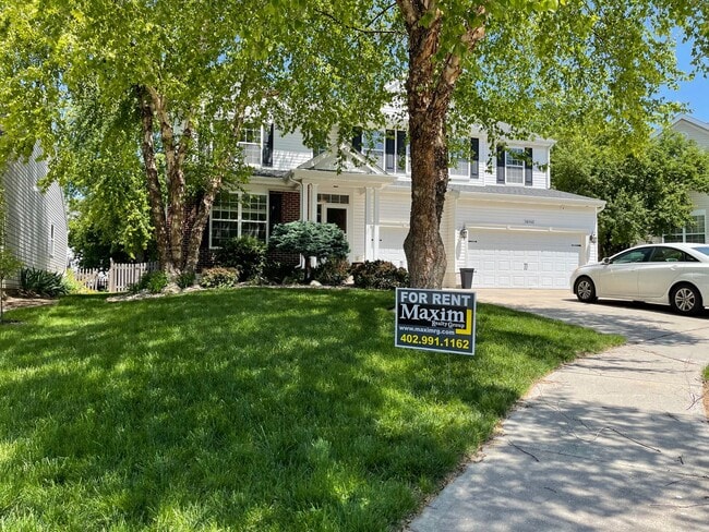 Building Photo - Beautiful 4 bed 2.5 bath 3000+sq ft