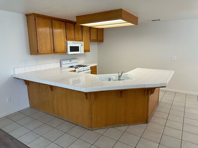 Foto del edificio - 2806-2806 N Zachary St