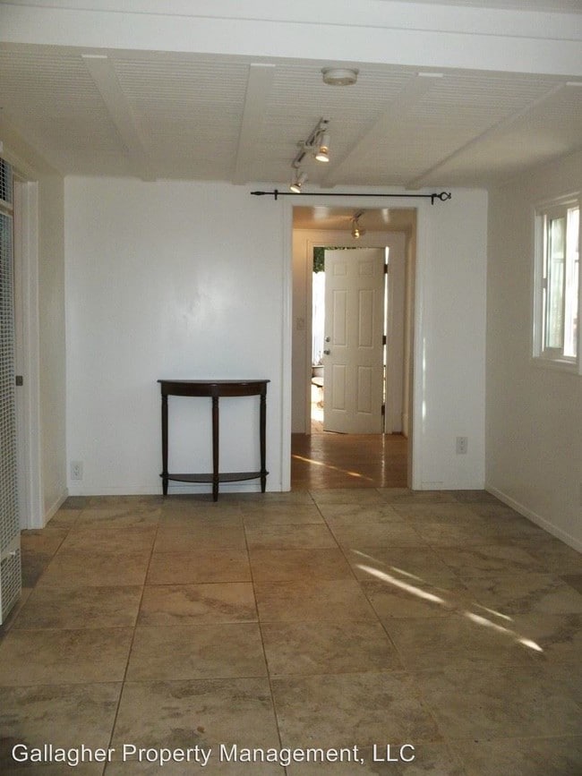 Building Photo - 824 Buena Vista Dr