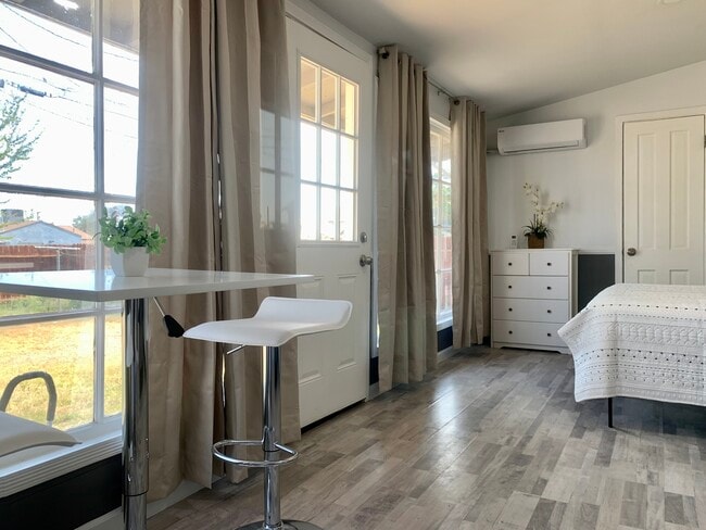 Building Photo - 644 Sandalwood Dr