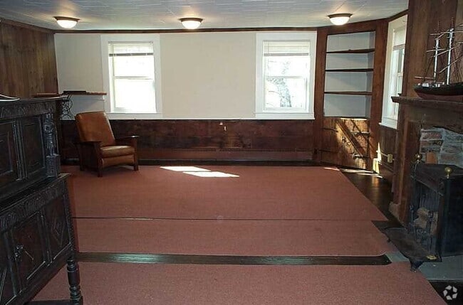 Building Photo - 772 Farmington Ave