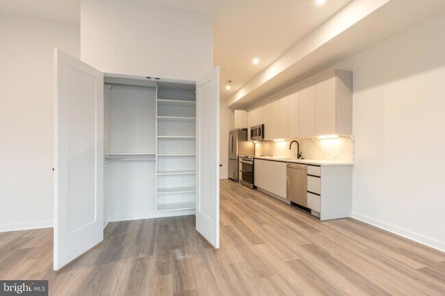 Foto del edificio - 3120 W Jefferson St