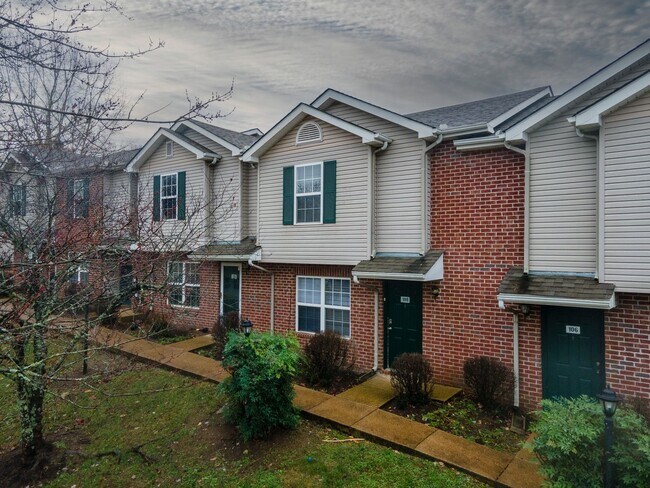 Building Photo - WELCOME TO THIS 2 BEDROOM, 2.5 BATH CONDO ...