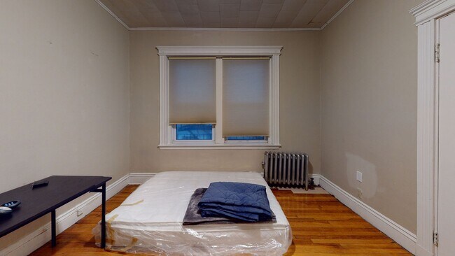 Building Photo - OWNER PAYS BROKER FEE!!!   FENWAY 1 BED SPLIT WITH UPDATED KITCHEN, HT HW INCLUDED