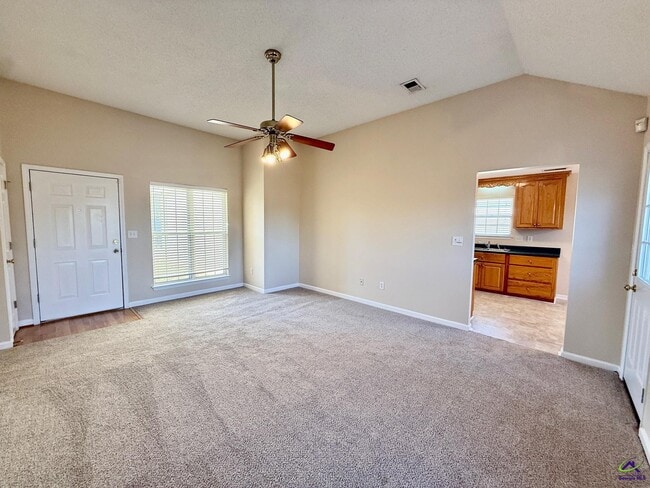 Building Photo - 105 Selena Ct