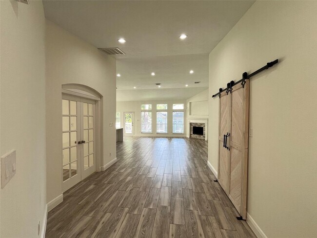 Foto del edificio - 106 N Rambling Ridge Pl