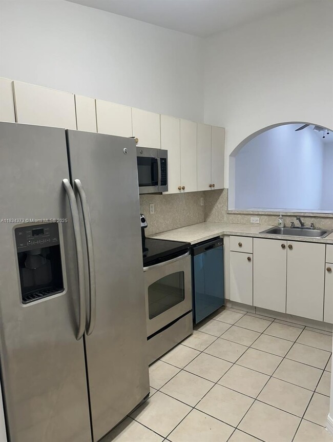 Building Photo - 1260 SE 28th Ct