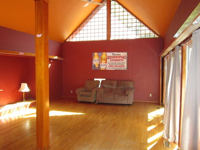 Foto del edificio - Single Family Home within walking distance to Quinnipiac