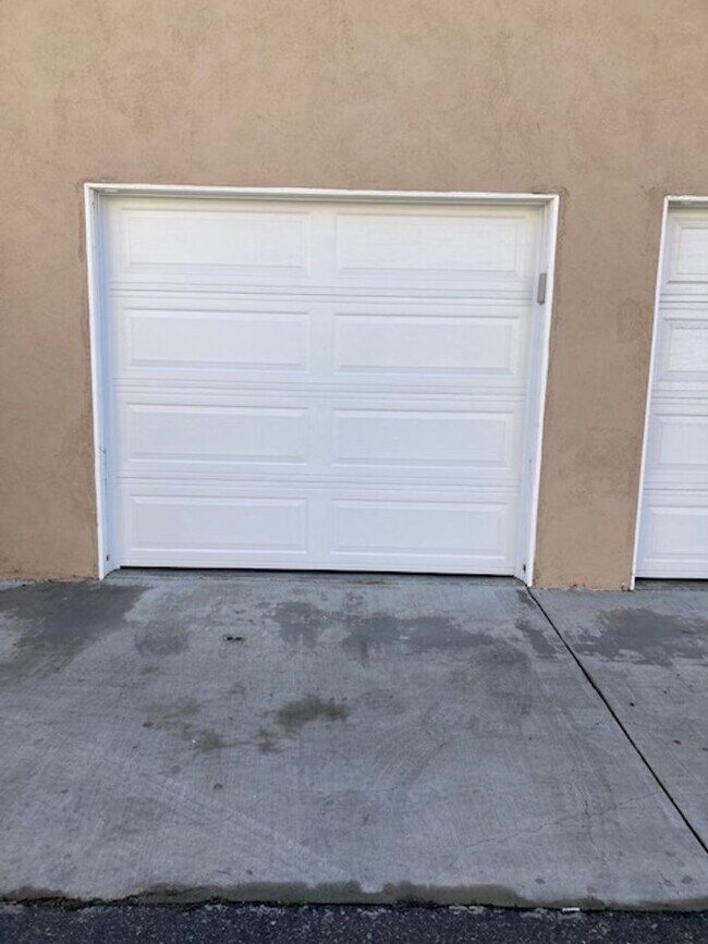 Building Photo - Downtown Huntington Beach Unit