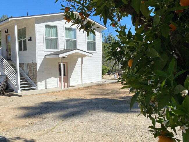 Foto del edificio - 732 Cedar Ave