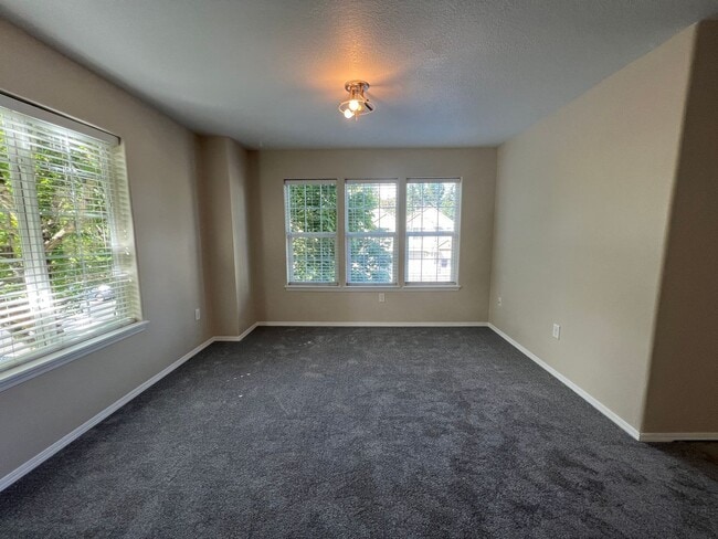 Building Photo - 10934 NE Weidler St