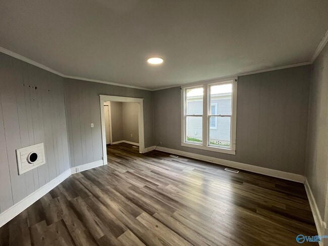 Building Photo - 109 5th Ave NW