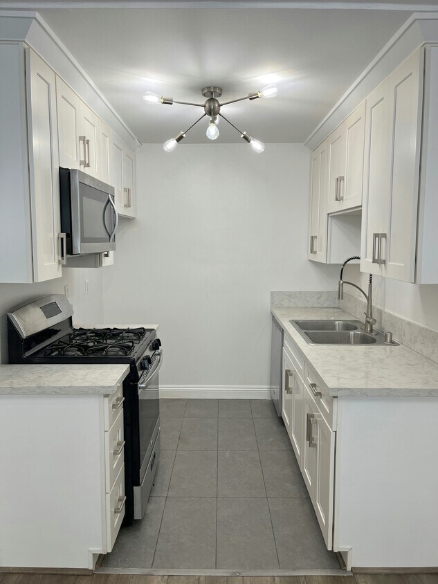 Primary Photo - 419 E Tujunga Ave
