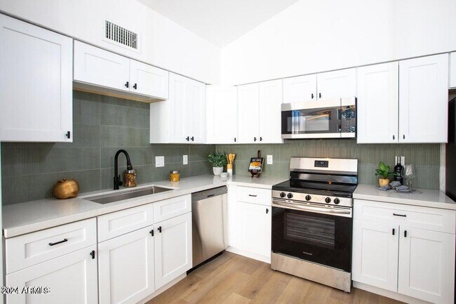 Foto del edificio - 2130 W Camino St