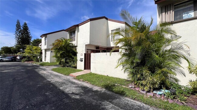 Foto del edificio - 9807 NW 4th Terrace