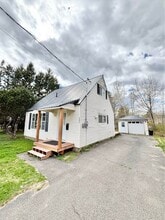 Building Photo - 203 Medley St