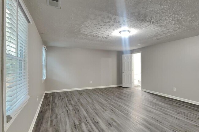 Foto del edificio - 880 Burning Bush Dr