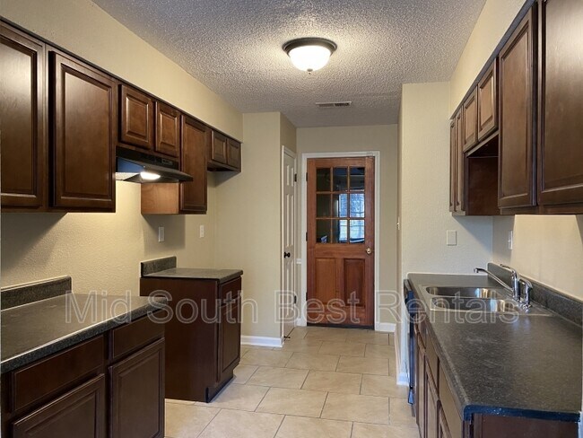 Foto del edificio - 4387 Forest Valley Cove