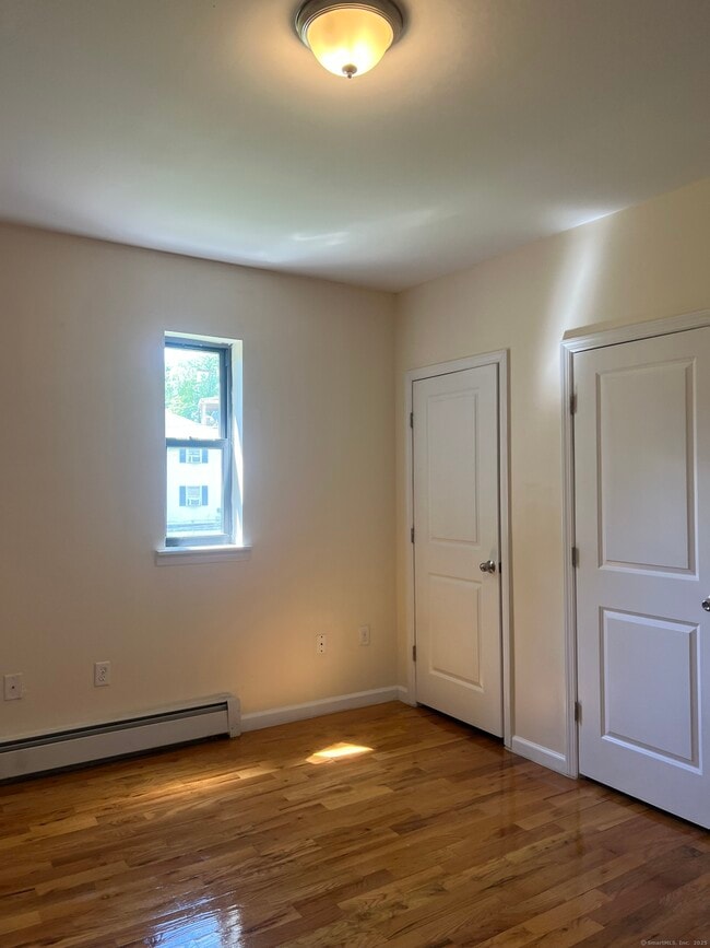 Building Photo - 390 Bellevue St
