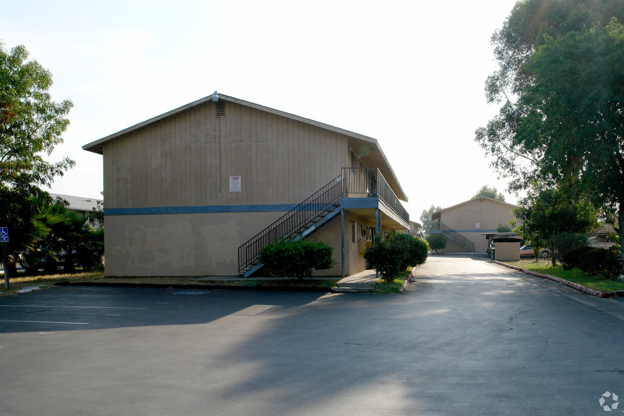 Building Photo - The Broadway Manor