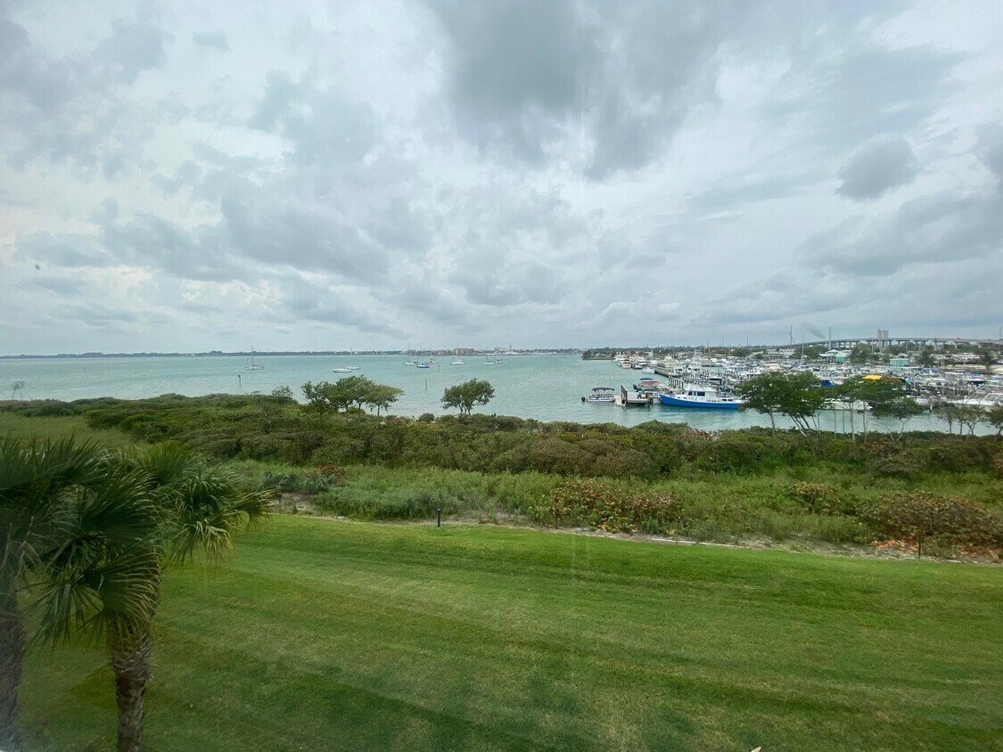 32 Harbour Isle Dr W Unit 304, Fort Pierce, FL 34949 Condo for Rent in Fort Pierce, FL