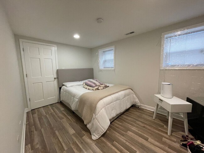 Foto del edificio - 5135 N Bernard St