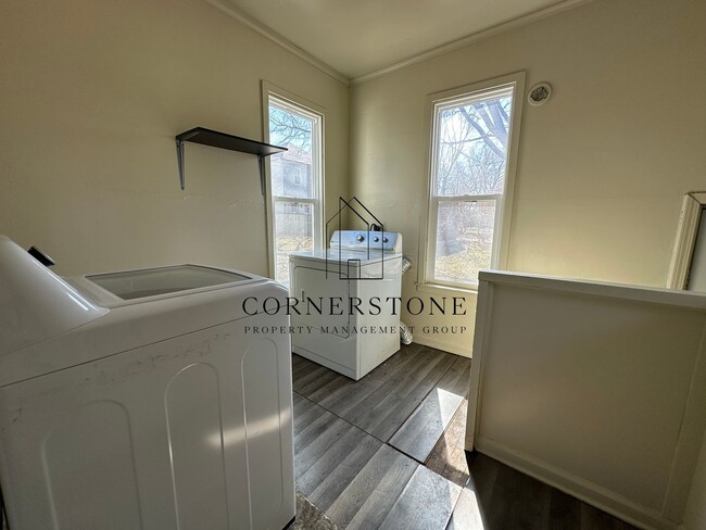 Building Photo - Spacious 3+ bedroom house $825