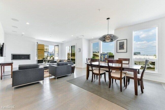 Building Photo - 1 br, 1 bath Condo - 405 W 1st St