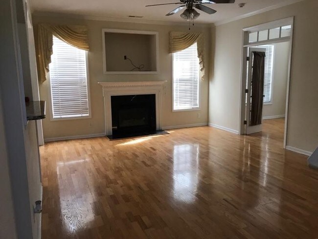 Foto del edificio - 8003 Marsh Hollow Drive