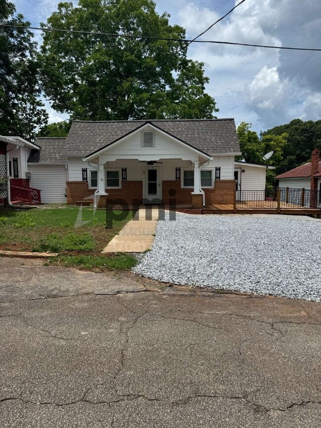 Building Photo - 319 Oak Ave