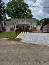Building Photo - 319 Oak Ave