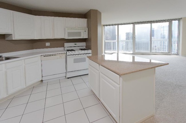 Foto del edificio - 550 N State St