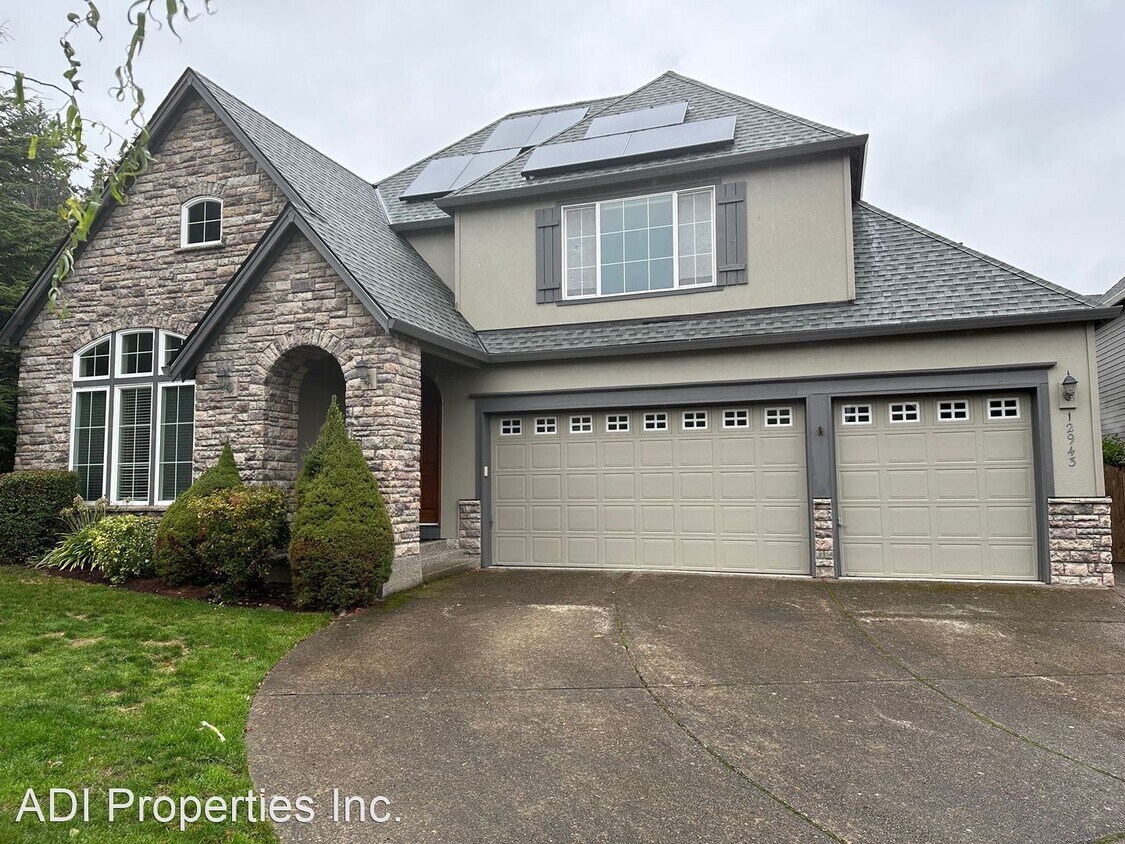 5 br, 2.5 bath House 12943 SW Takena Court House Rental in Tigard