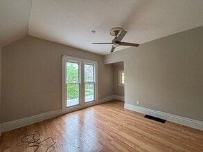 Building Photo - 300 Meigs St