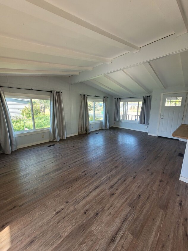 Foto principal - 3Bd, 2BA in Desirable North Gilham Area!