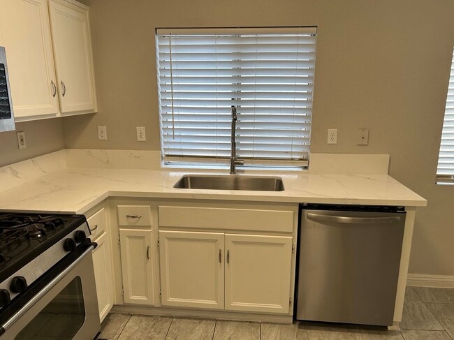 Building Photo - 80265 Moonshadow Dr