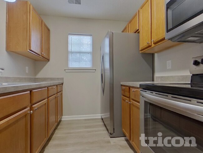 Building Photo - 819 Chablis Dr