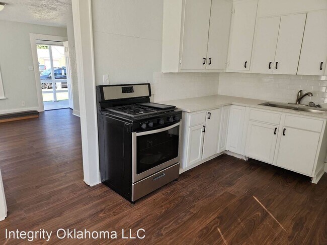 Building Photo - 1 br, 1 bath House - 2946 NW 13th St.