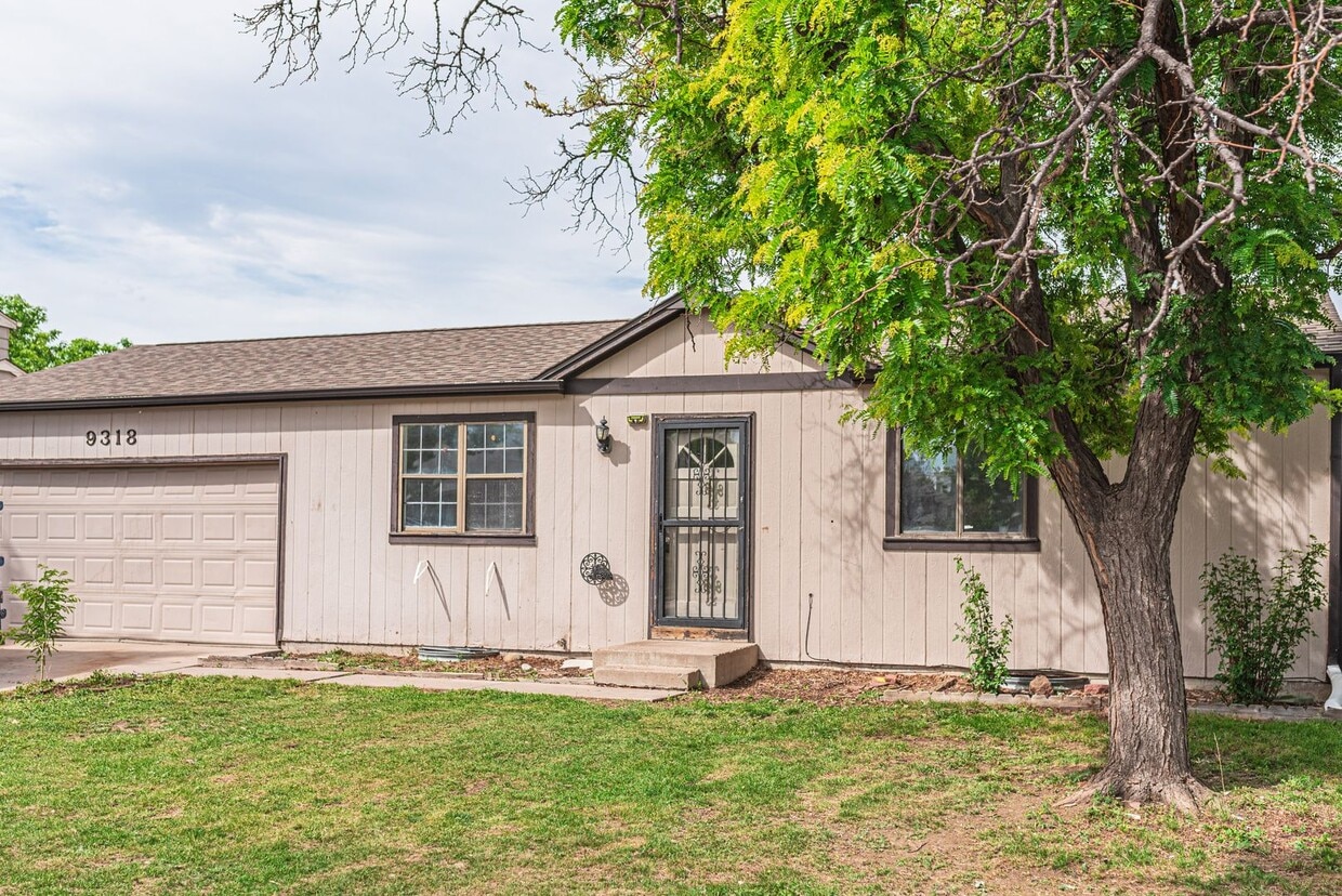 Primary Photo - Lovely ranch house in countryside neighbor...