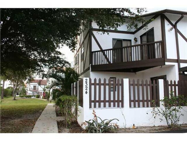 Foto del edificio - 2 bed 2 ½ Bath townhouse