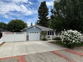 Building Photo - 1616 Tamarack Rd