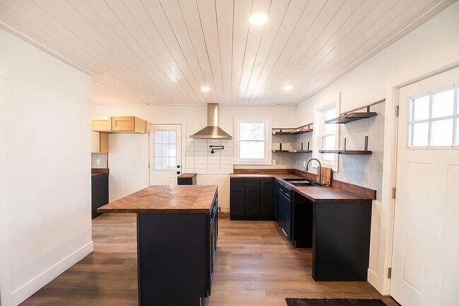 Foto del edificio - 2102 Morton Ave