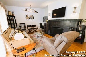 Foto del edificio - 8642 Fredericksburg Rd