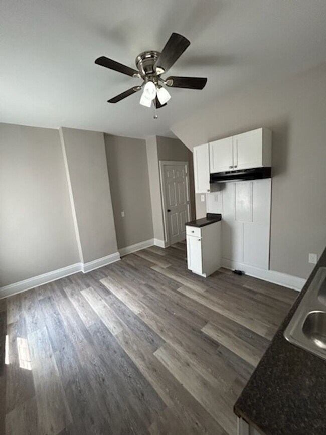 Building Photo - 1378-1380-1380 Hamlet St