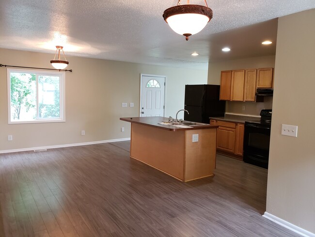 Building Photo - Spacious 3 bedroom, 2 bath Mobile.