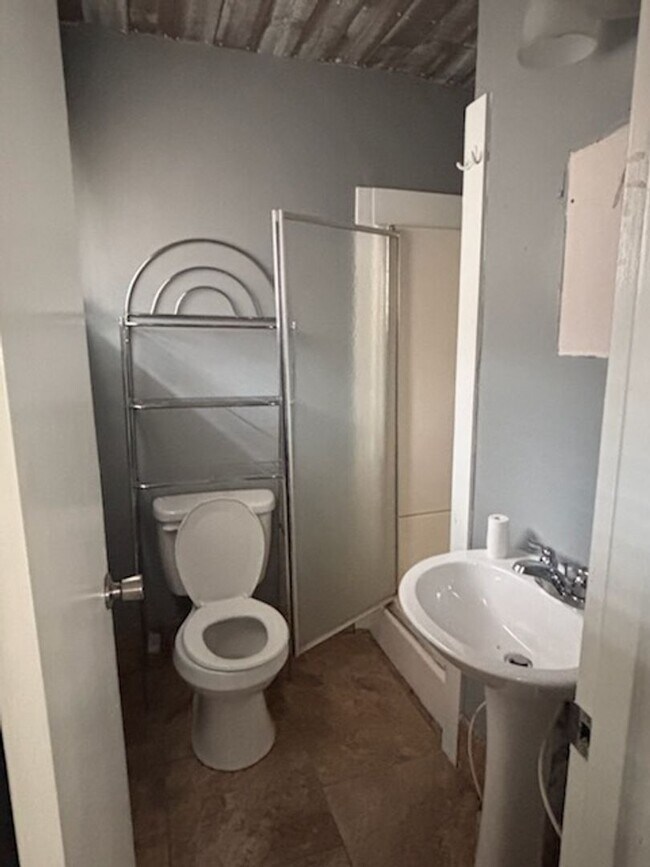 Foto del edificio - 1670 Kentwood Dr